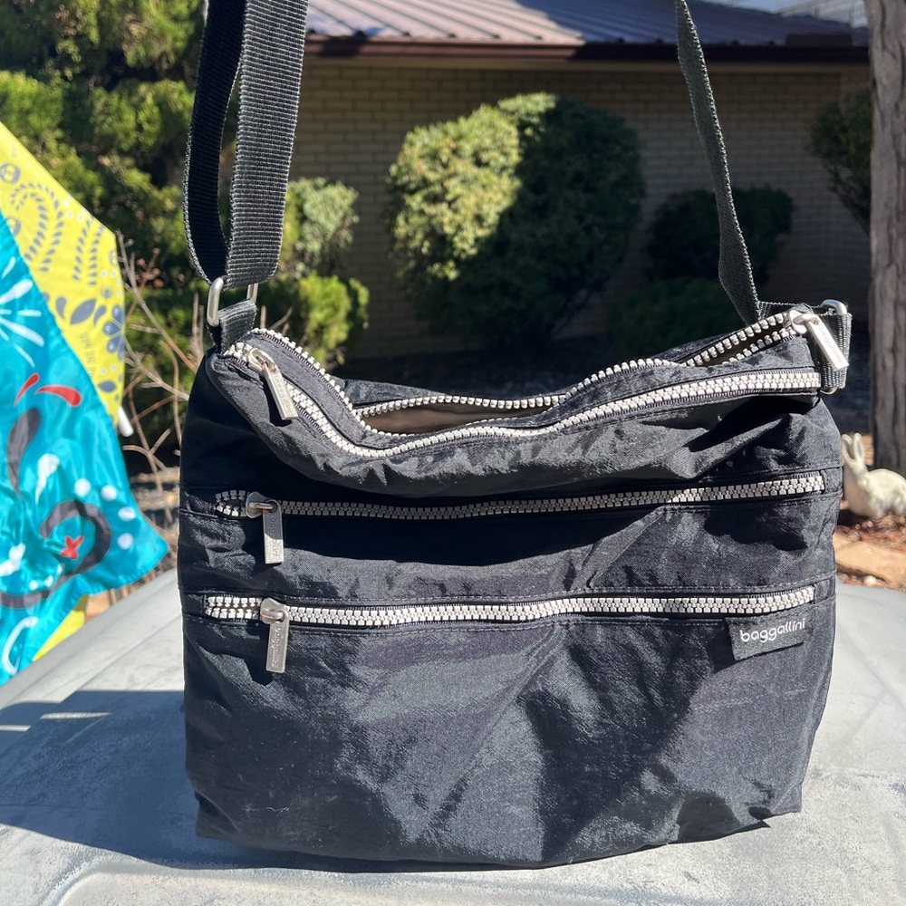 Baggallini Black Bag with Silver Zipper Details